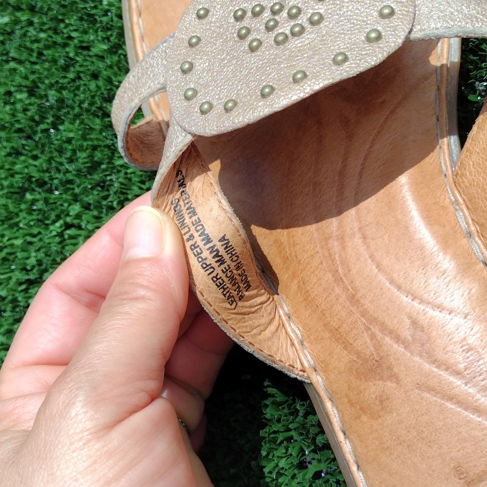 Born Concept Women's Audra Brown Leather Medallion Thong Sandal Size 10 - Picture 4 of 7